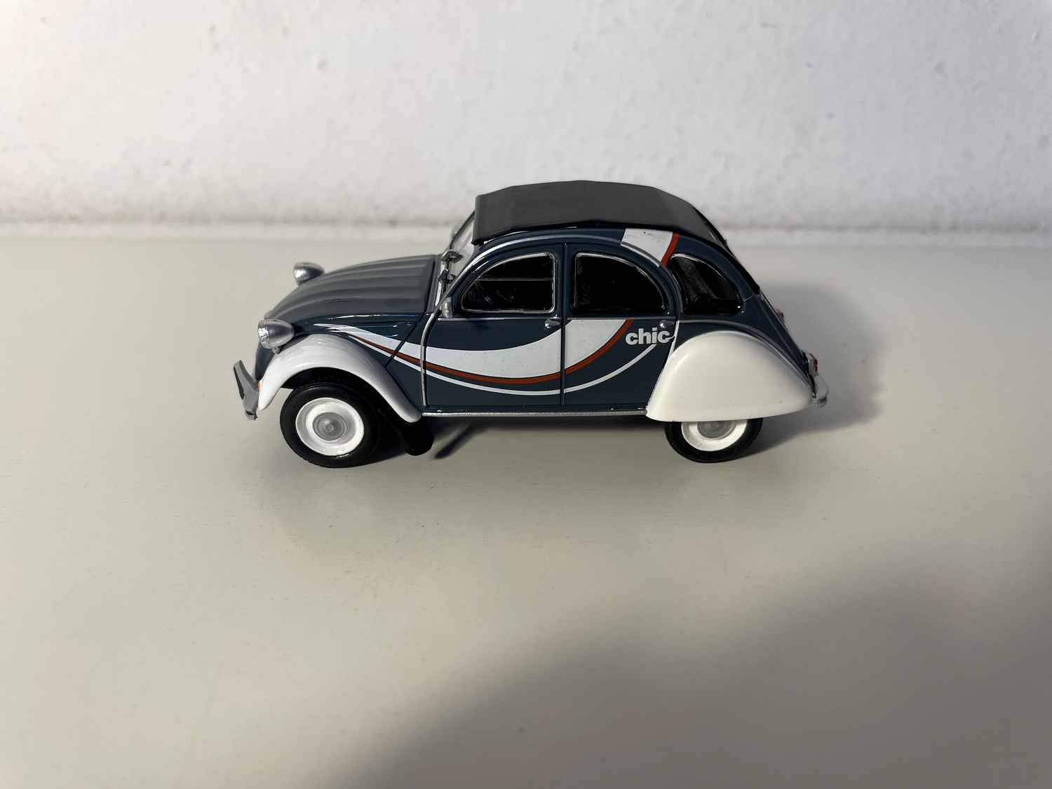 Citroën 2 CV Chic Gray and White (in Blister) - Eligor