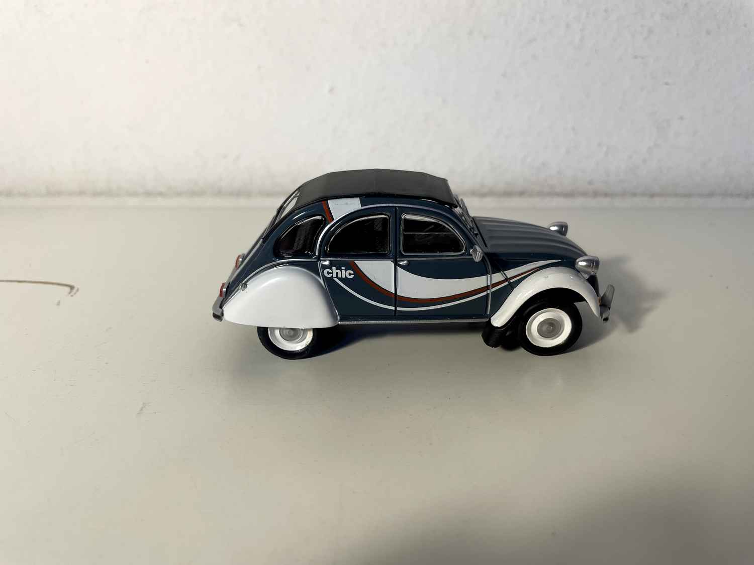 Citroën 2 CV Chic Gray and White (in Blister) - Eligor