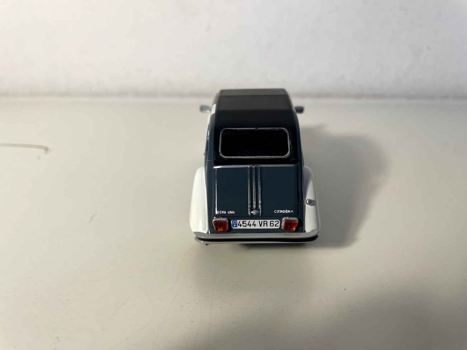Citroën 2 CV Chic Gray and White (in Blister) - Eligor