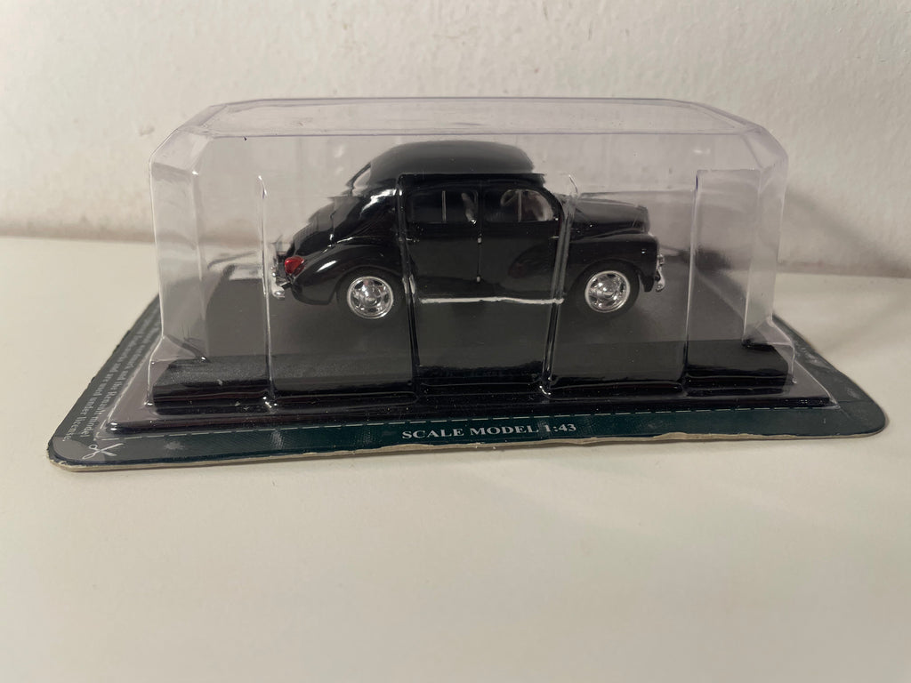 Renault 4 CV noire de 1947 - Del Prado