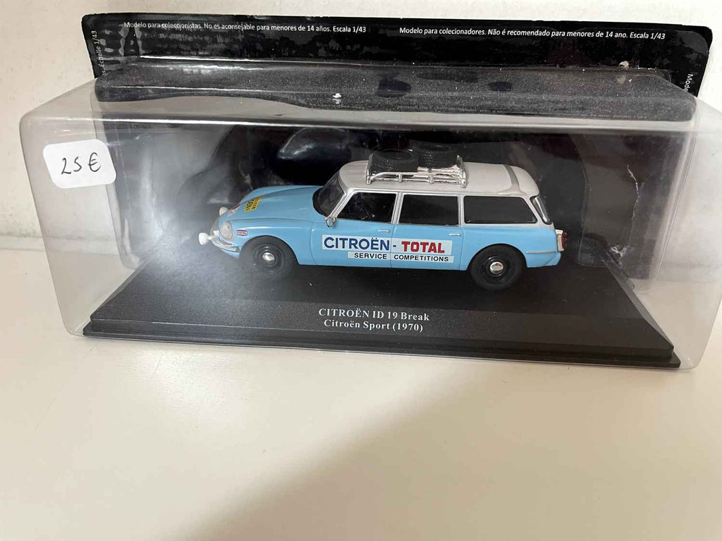 Citroën ID 19 Break, dach w kolorze błękitnym i szarym z relingiem dachowym z 1979 roku - Citroën Sport