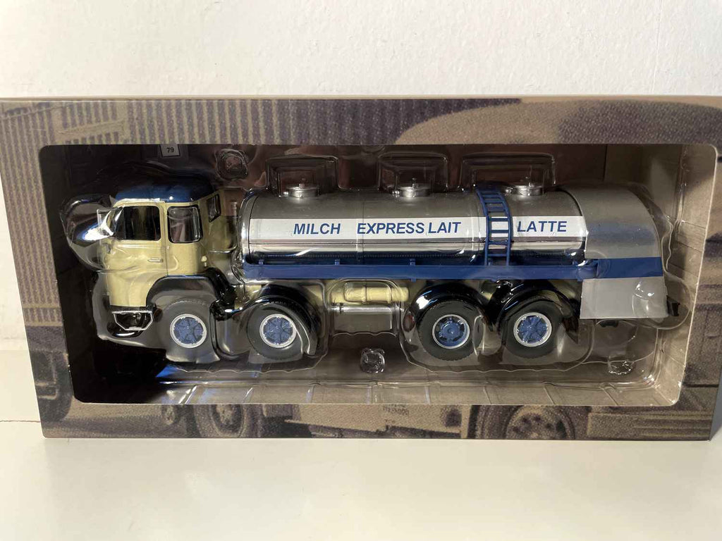 Camion Berna D 330 citerne alimentaire beige et bleue et citerne en inox - Milch express Lait Latte