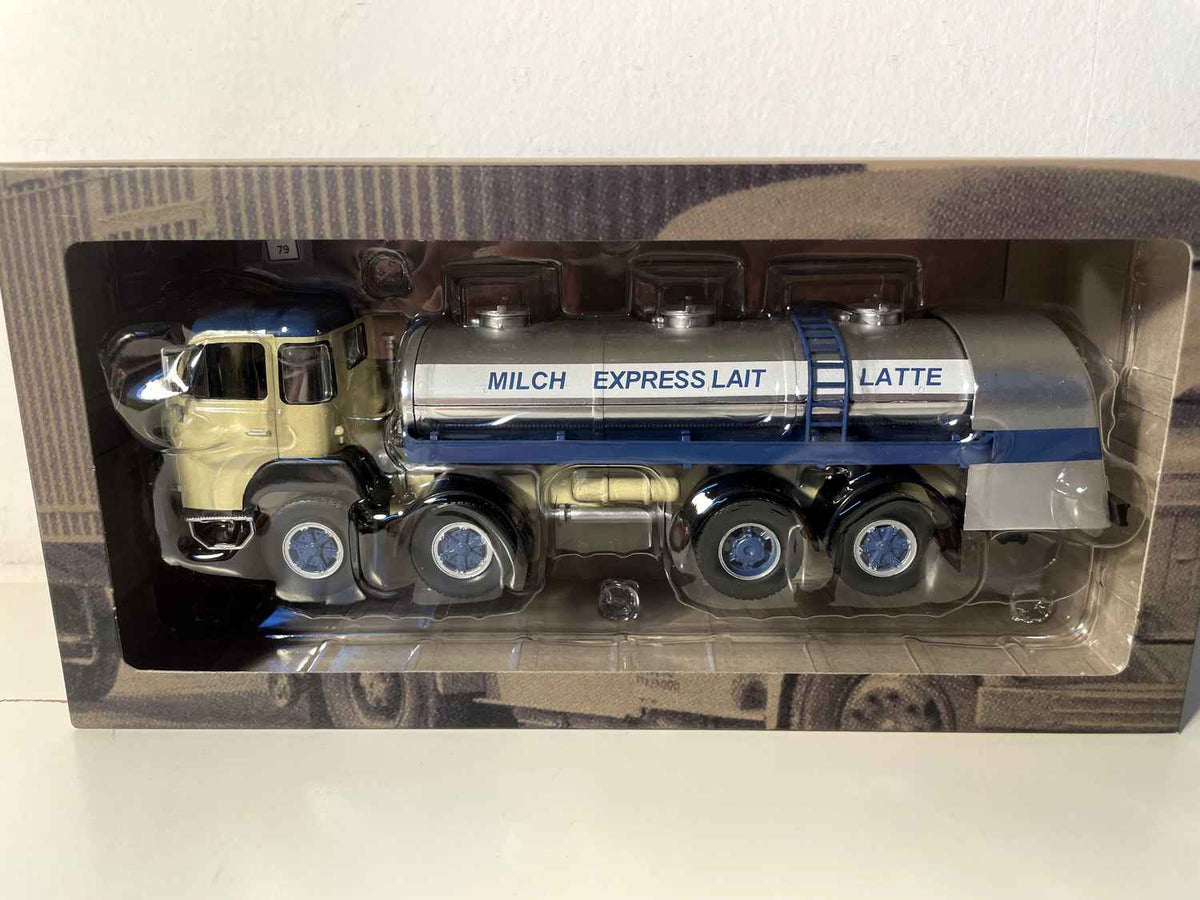 Camion Berna D 330 citerne alimentaire beige et bleue et citerne en inox - Milch express Lait Latte