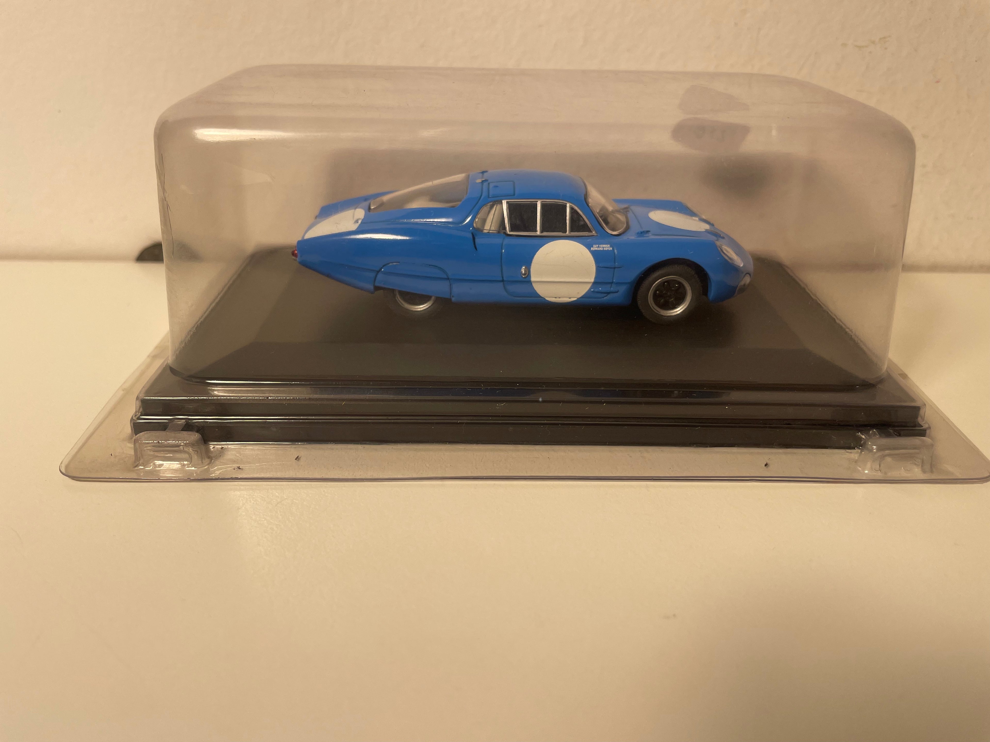 Renault Alpine Prototype M63 blu con cerchi bianchi del 1963 (in blister)