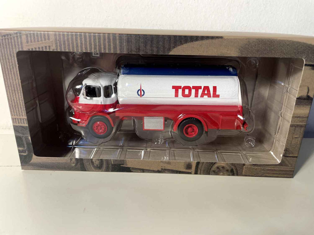 Saviem SM8 Tankwagen Rot und Weiß TOTAL