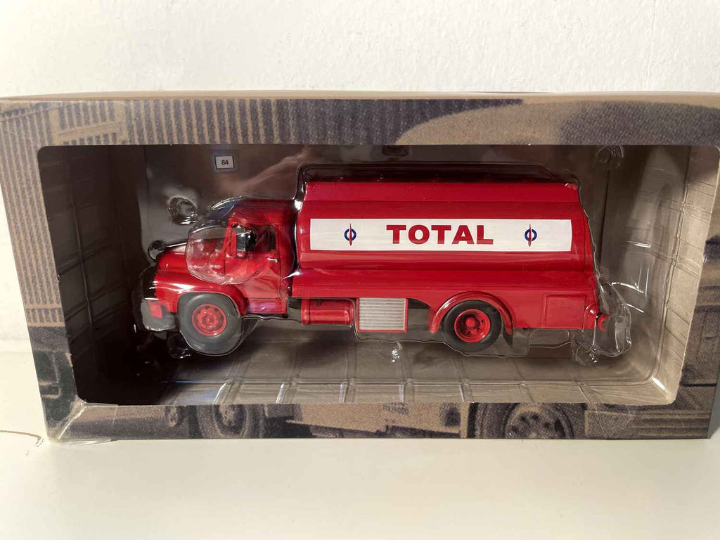 Camion UNIC MZ-36 Saverne - camion cisterna TOTAL rosso