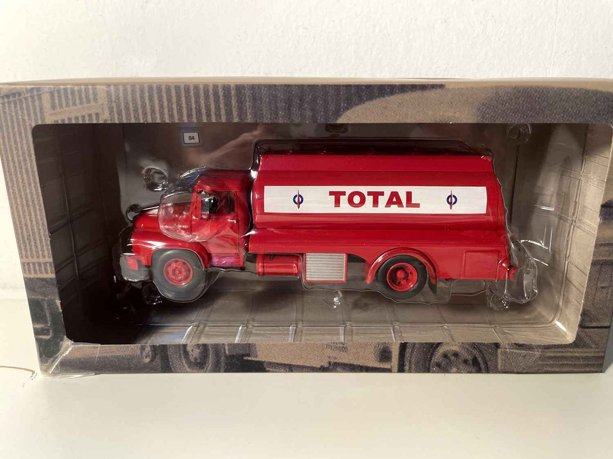 Camion UNIC MZ-36 Saverne - camion cisterna TOTAL rosso