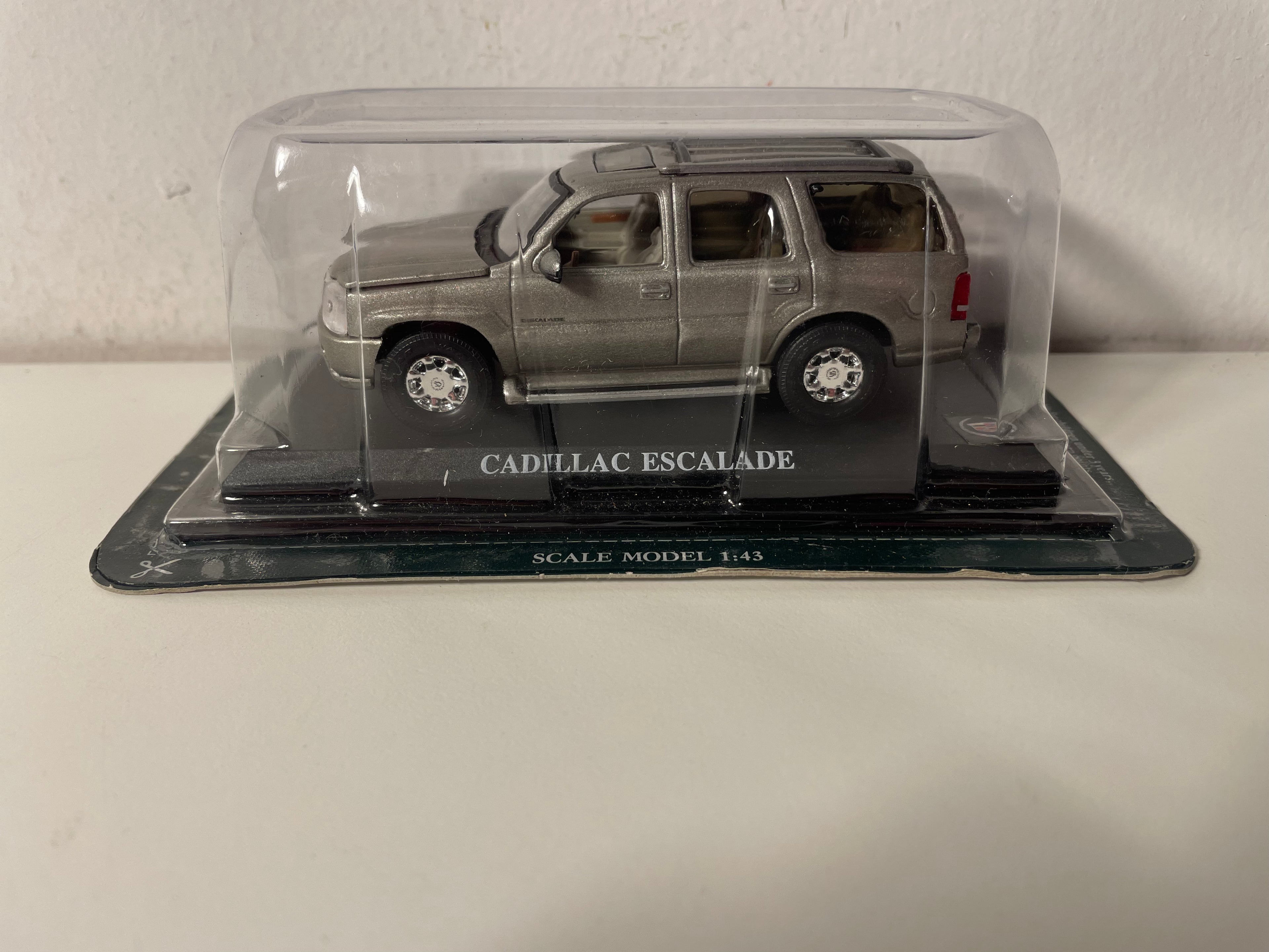 Cadillac Climbing Grey (amerikanisches Auto)