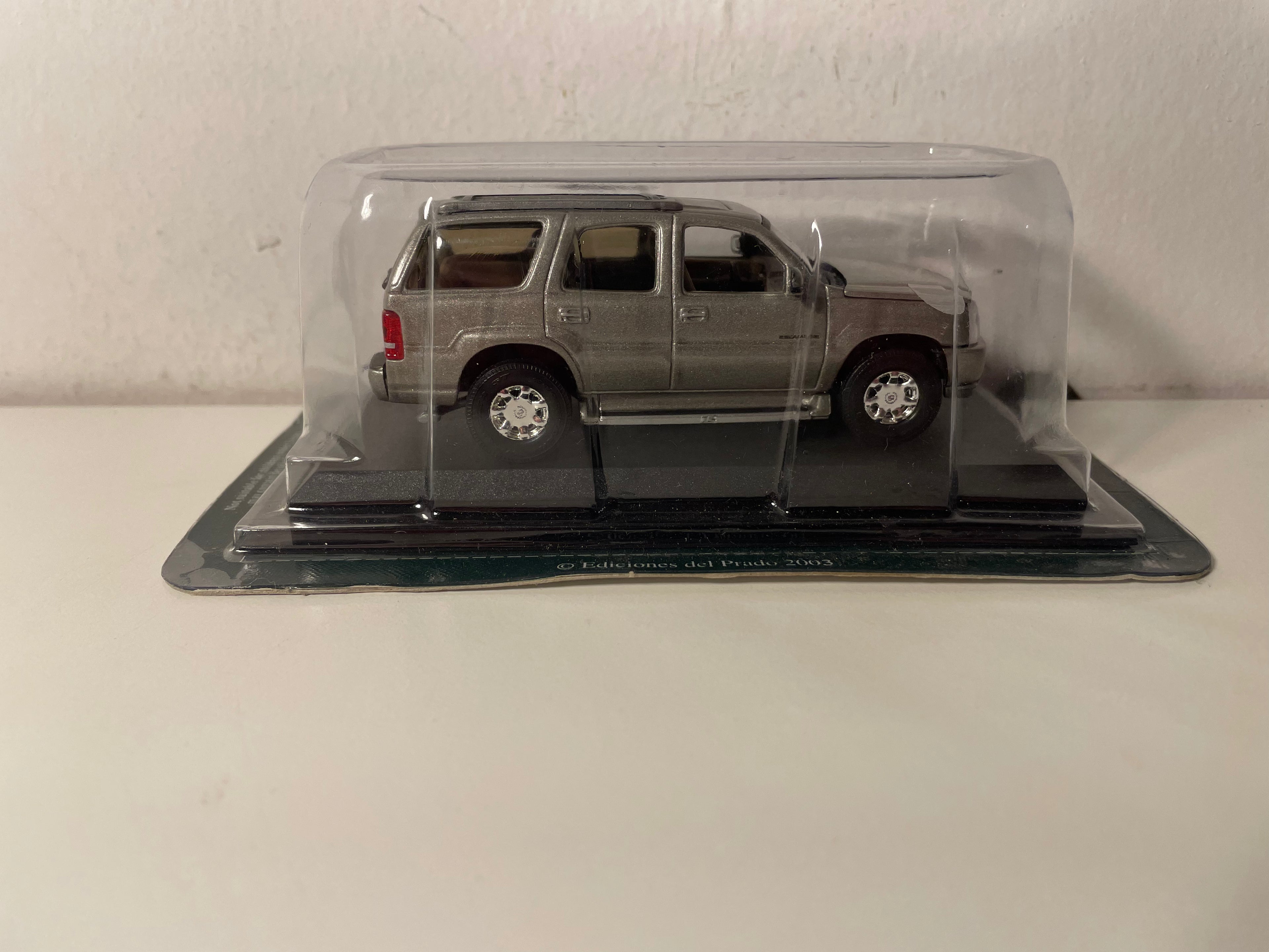 Cadillac Climbing Grey (amerikanisches Auto)