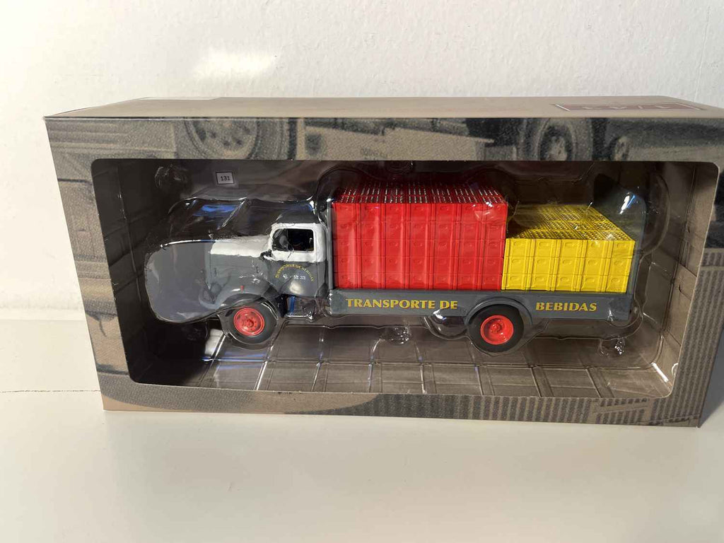 Mercedes-Benz L312 Truck - Brauer-Pritsche mit gelben und roten Kisten (Getränketransport)
