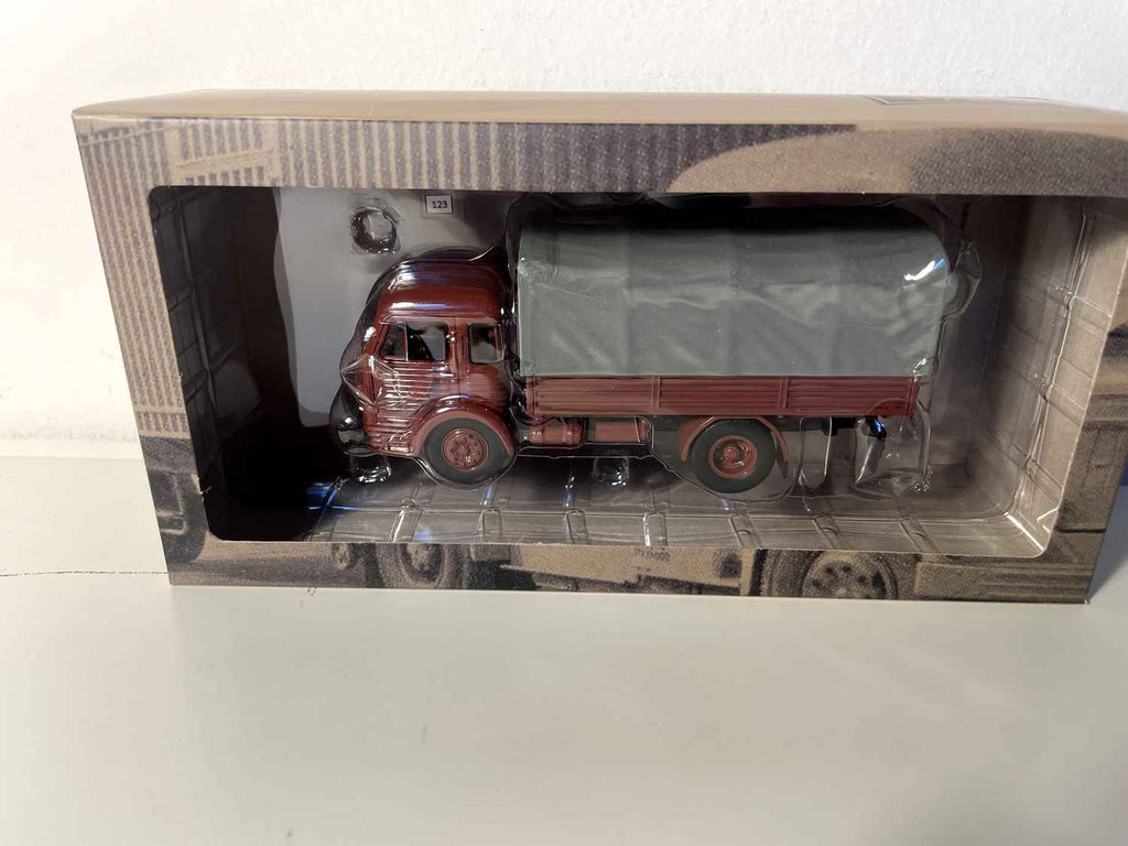 Bruine Simca Cargo vrachtwagen met zeildoek (Frankrijk 1955)