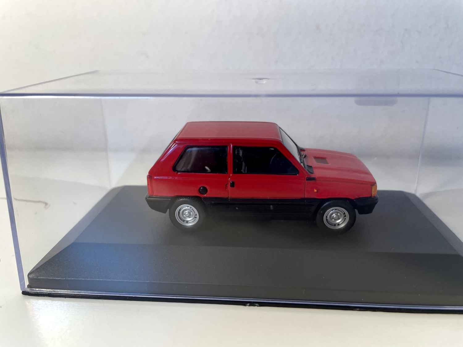 Czerwony Fiat Panda 34 z 1990r (Solido)