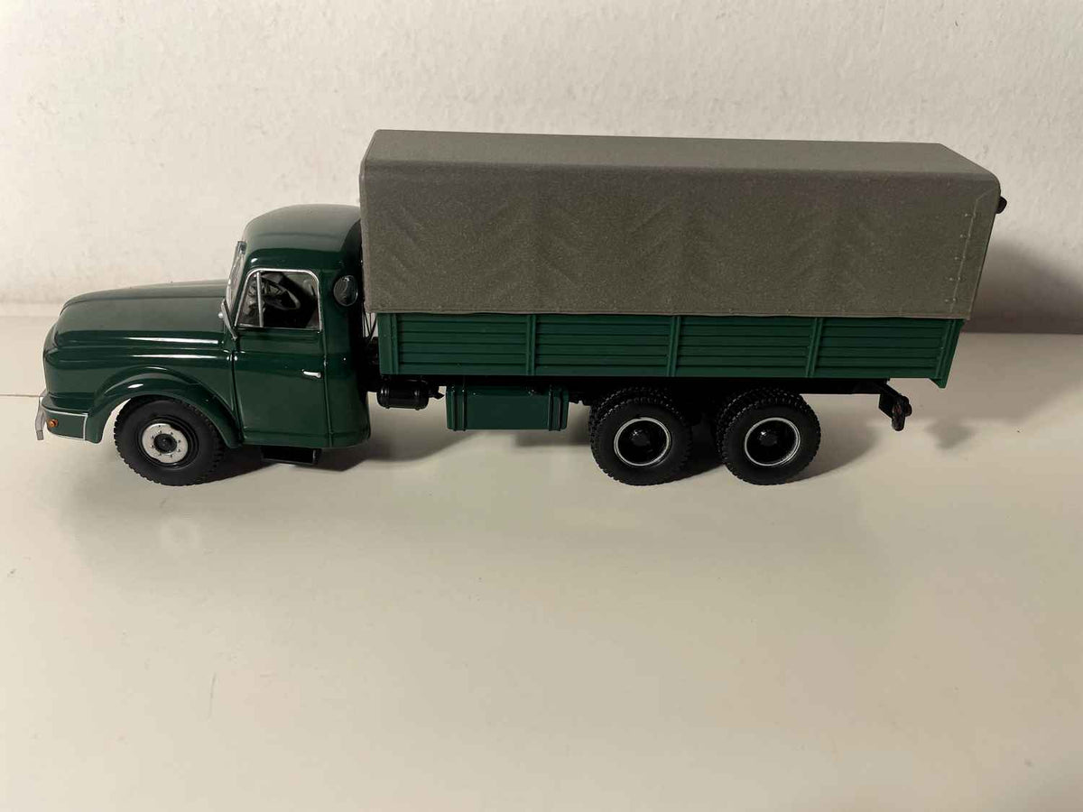 Willeme LC 610 Camion mat donkelgrénger Plattform a groer Plane