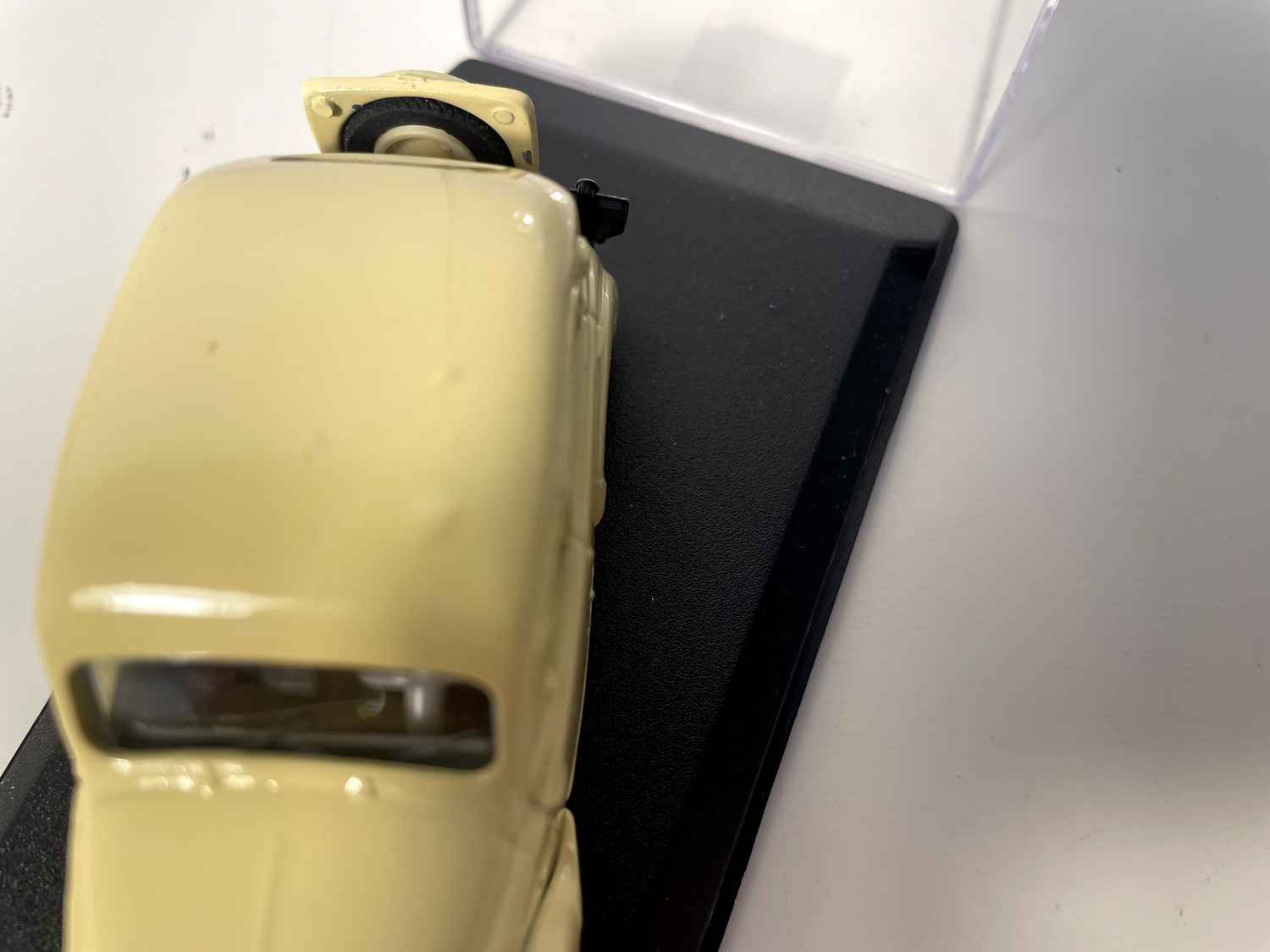 Beige Renault Juvaquatre uit 1939