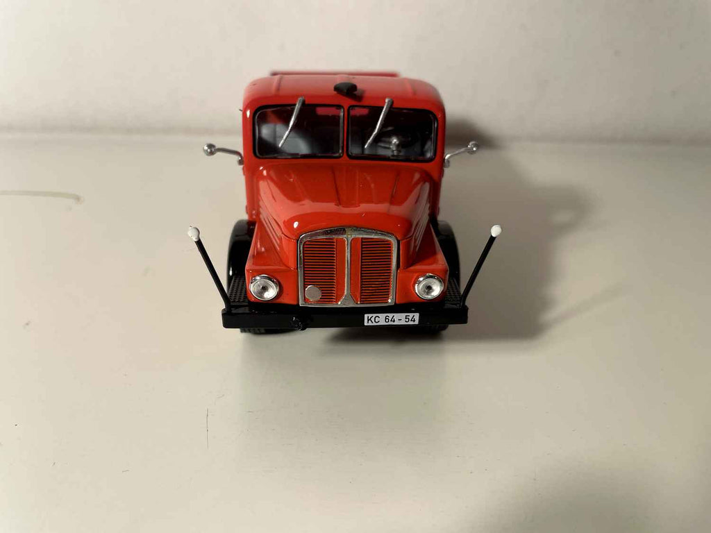 HORCH H3A red flatbed truck with green and white round logo on the door