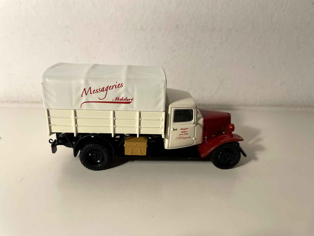 U23 Citroen Citroen Truck mit 1948 flachen Flügeln mit weißen Planen weiße Plane und Inschrift "Malabert" Couriers "
