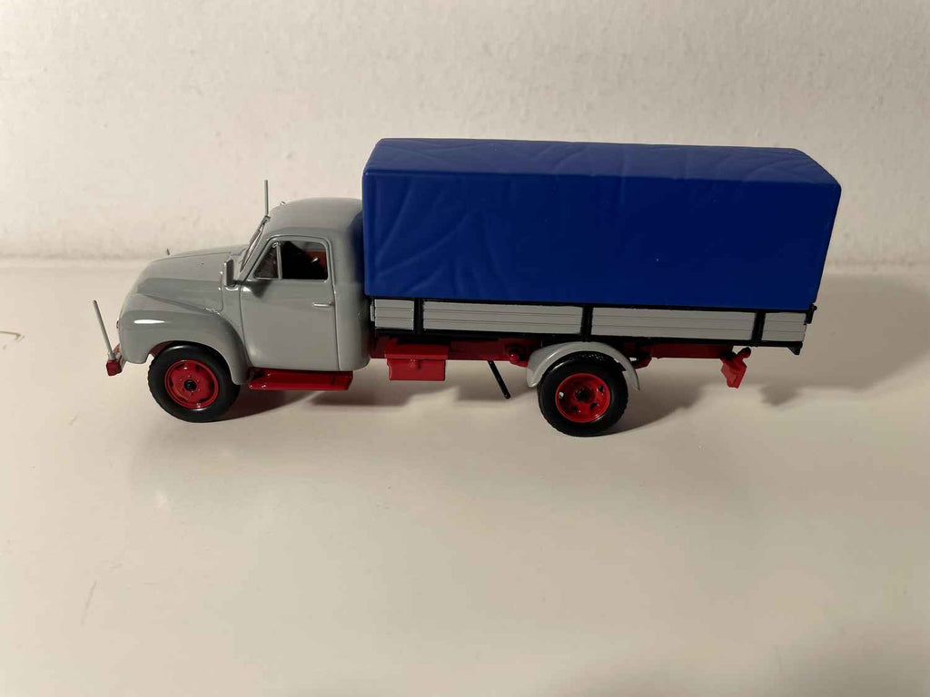 Camião OPEL BLITZ 2 (camião cinzento com lona azul)