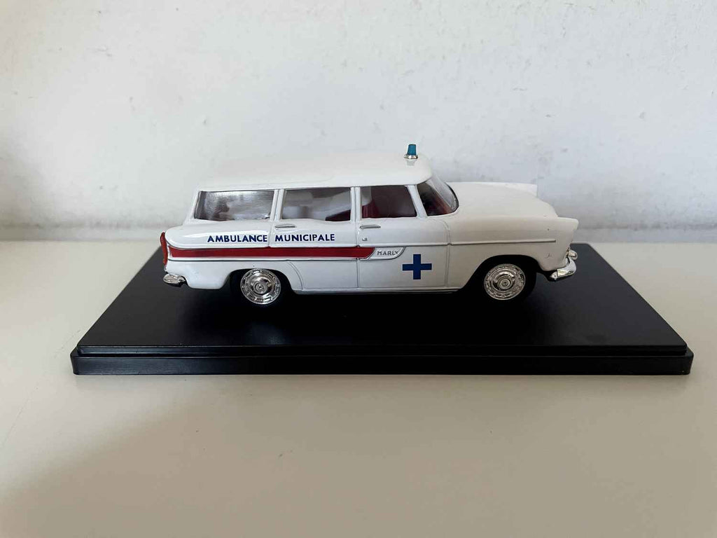 Kombi Simca Marly biały Ambulans (kolekcja małych francuskich pojazdów użytkowych)