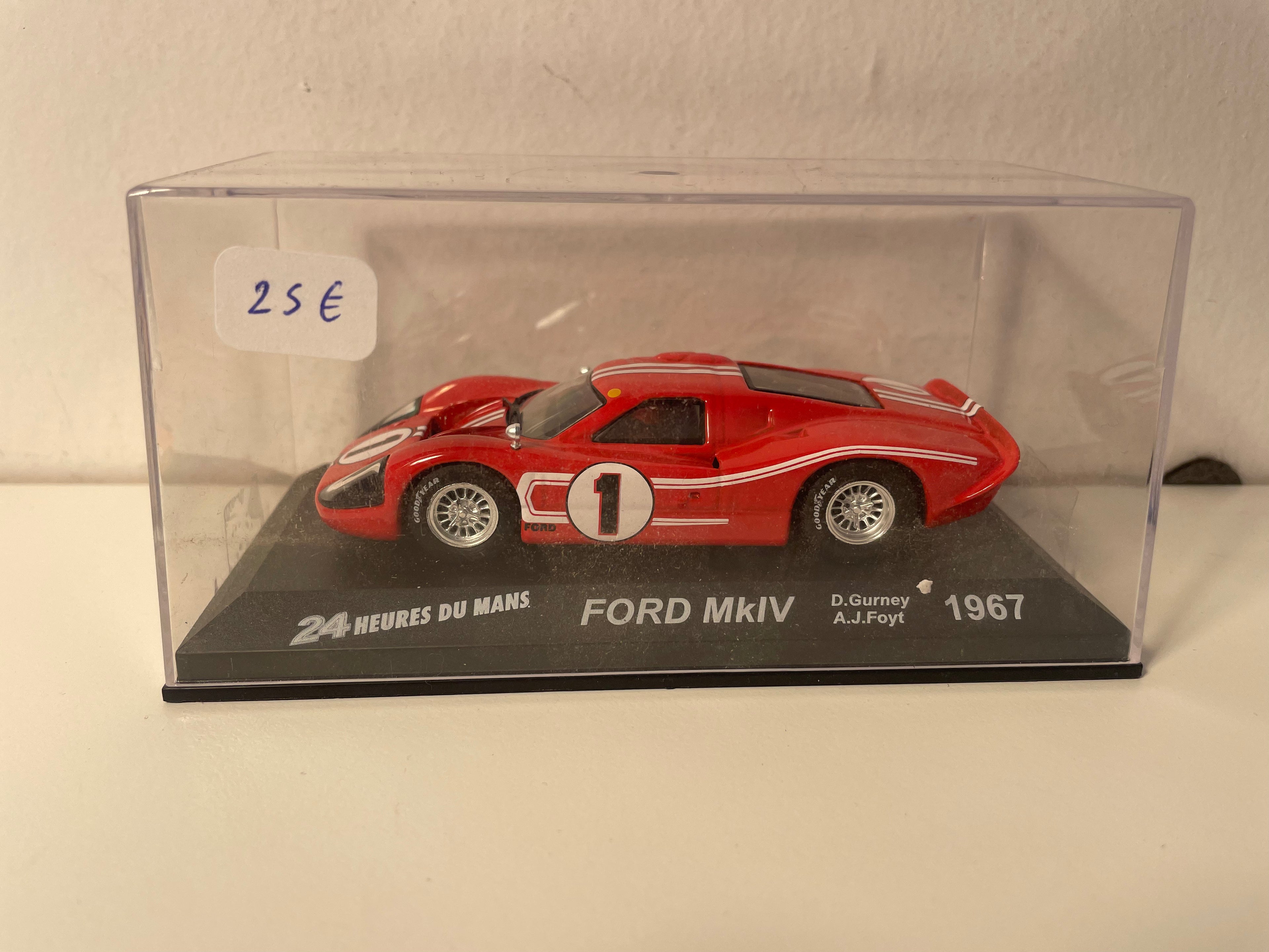 Czerwony Ford MK4 numer 1 (24-godzinny wyścig Le Mans z 1967 r.)