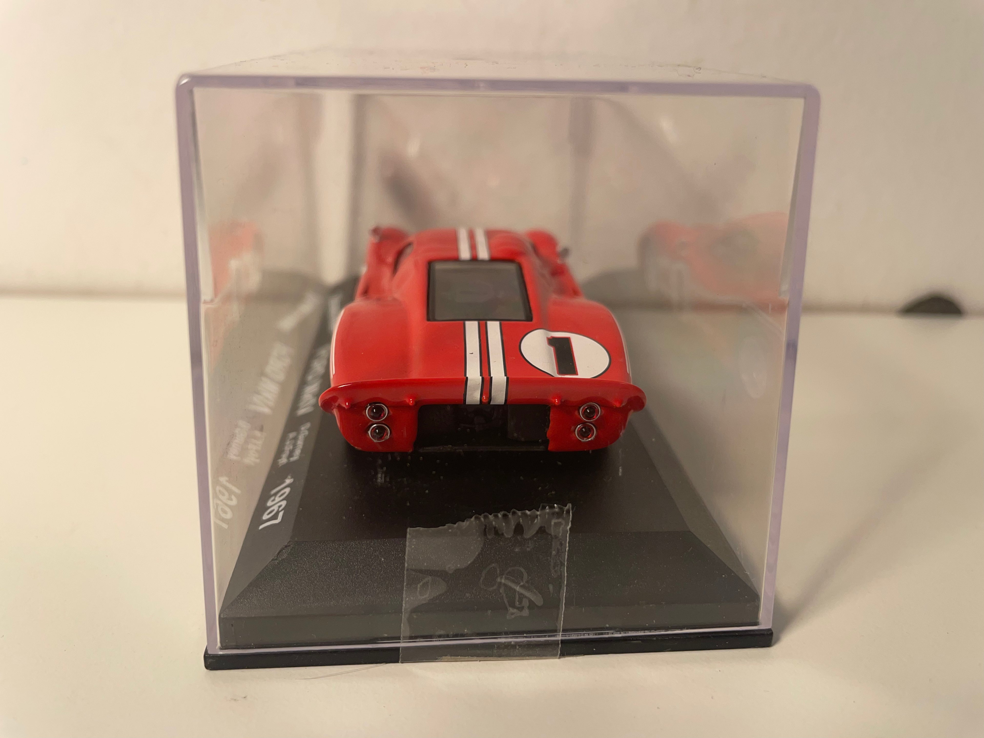 Czerwony Ford MK4 numer 1 (24-godzinny wyścig Le Mans z 1967 r.)