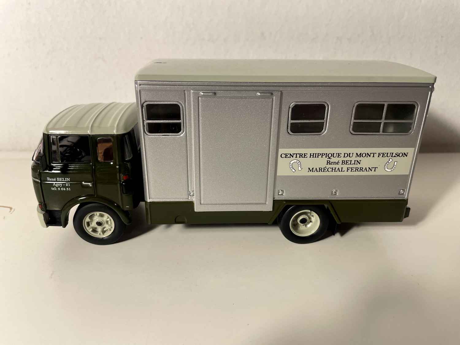 1967 BERLIET GBK Päerdstransportcamion "Centre hippique du Mont Feulson" (gro a ganz donkelgréng Camion)