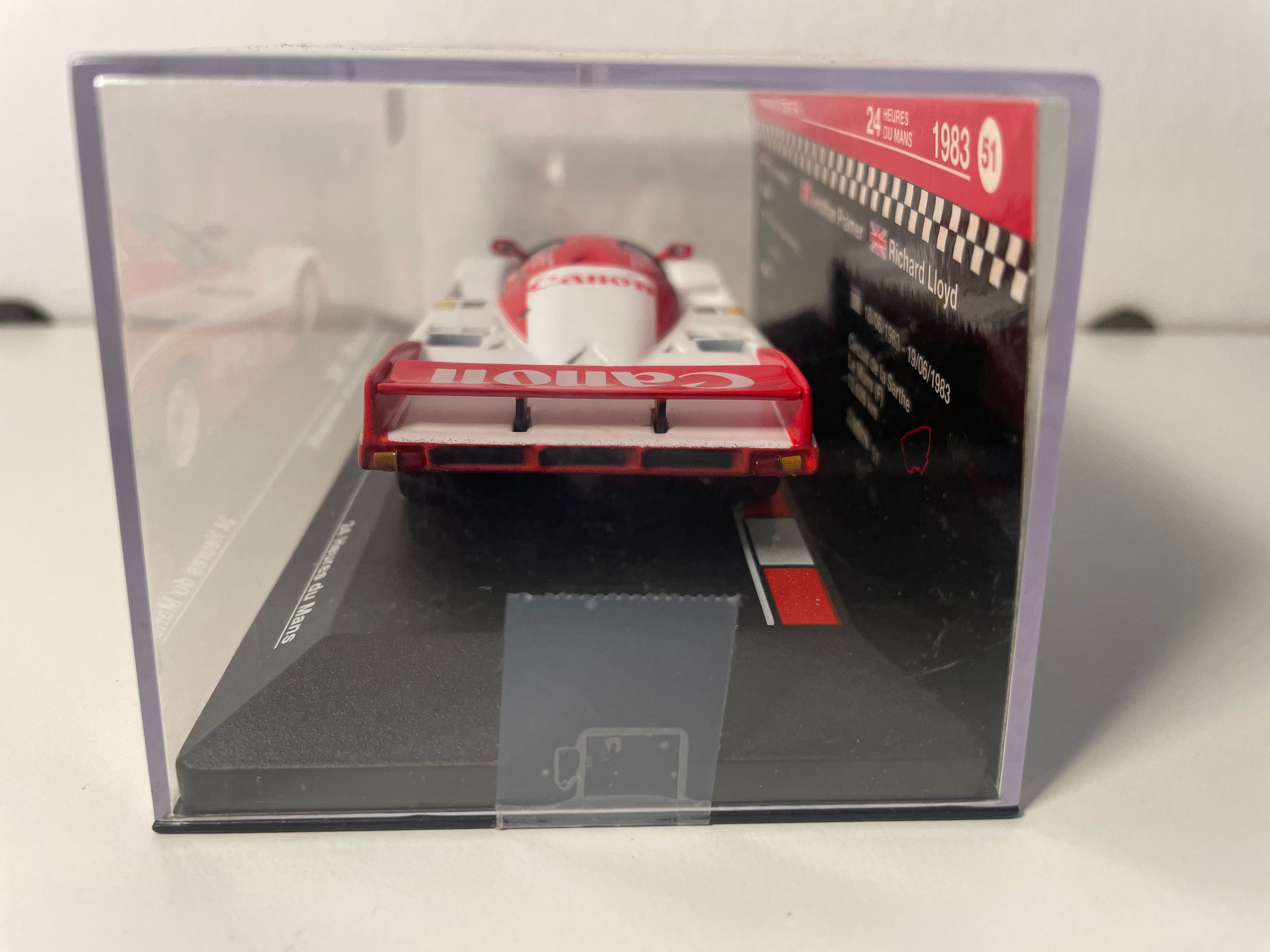 Biało-czerwone Porsche 956 numer 14 (24-godzinny wyścig Le Mans z 1983 r.)