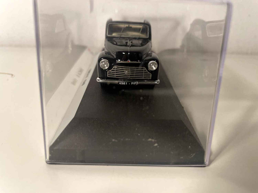 Czarna Simca 6 z 1948 roku (listwa prowansalska)