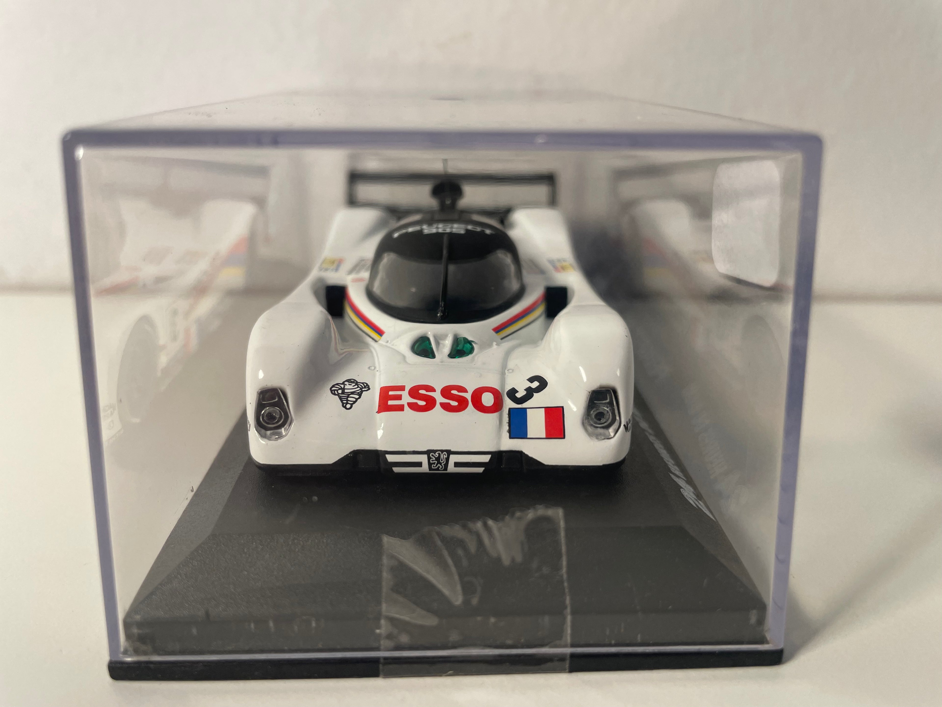 Peugeot 905 wäiss Nummer 3 - 24 Stonnen vu Le Mans vun 1993