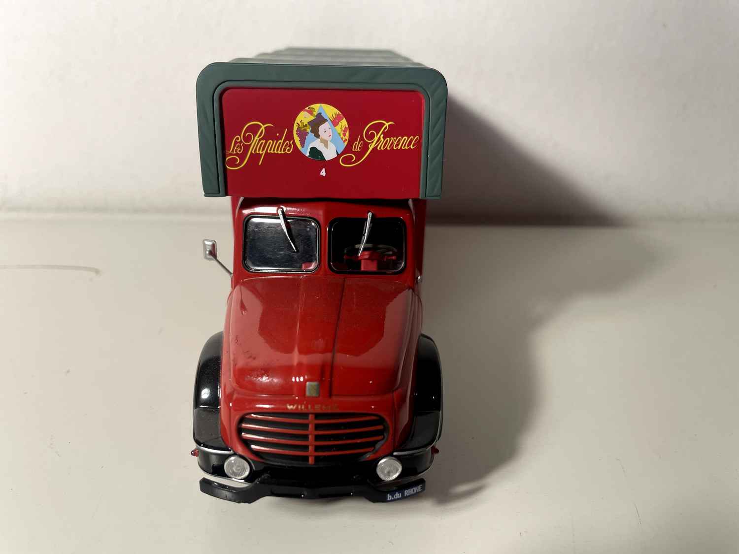 Camião Willeme LC610 "nariz de tubarão" de 1963 com laterais altas e lona (D Maini na porta)