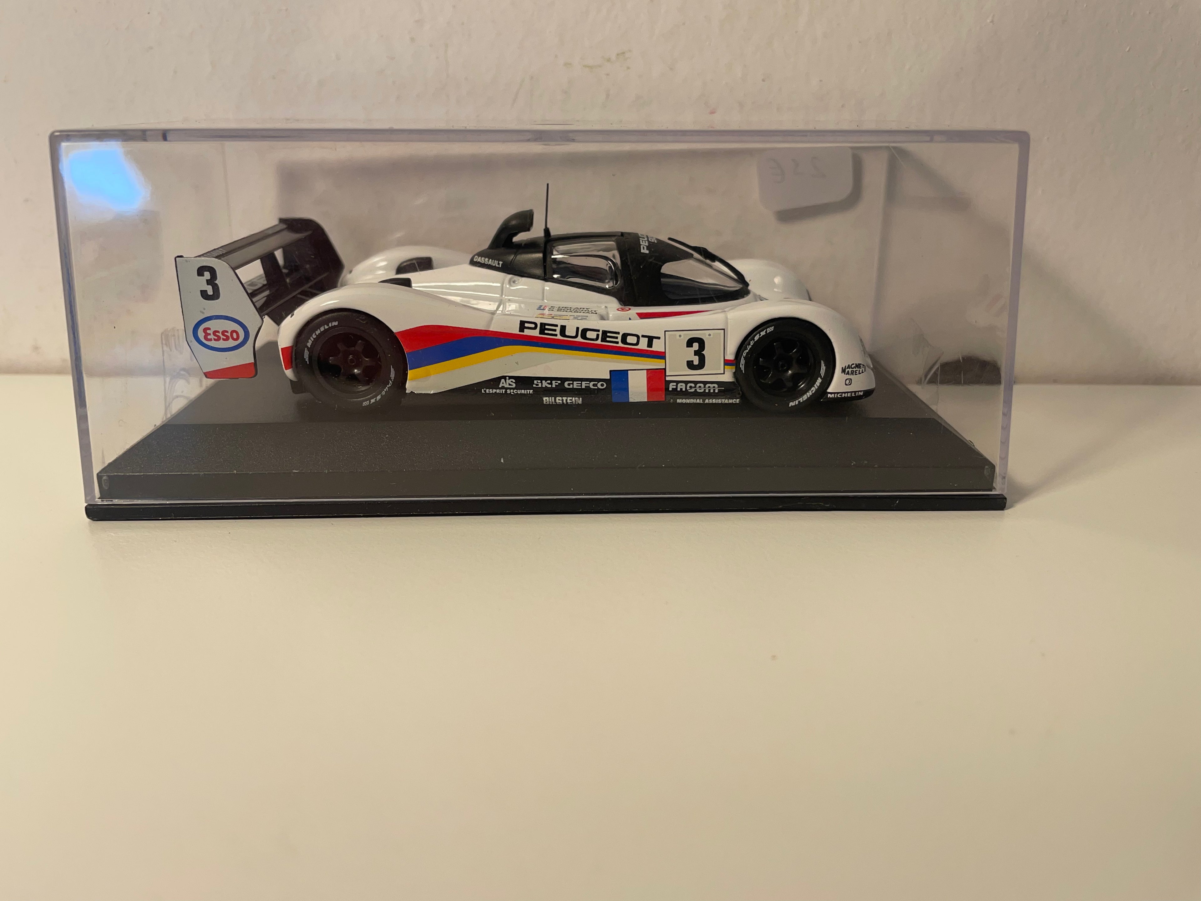 Peugeot 905 wäiss Nummer 3 - 24 Stonnen vu Le Mans vun 1993