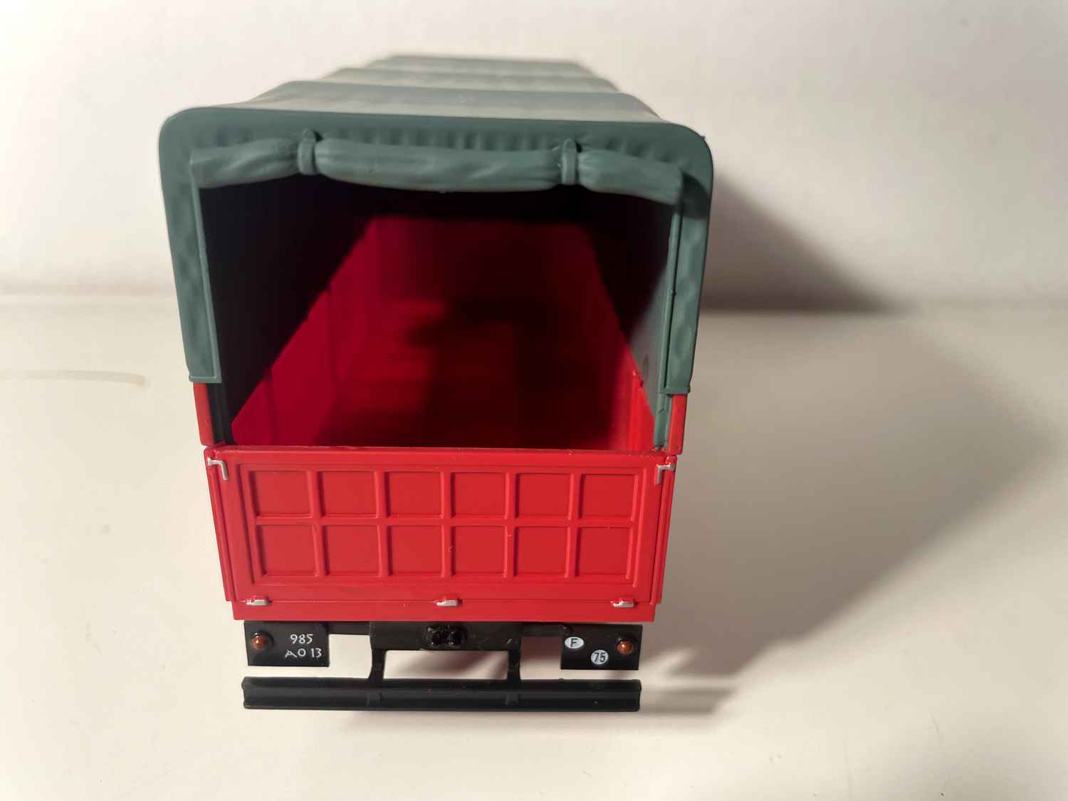 Camião Willeme LC610 "nariz de tubarão" de 1963 com laterais altas e lona (D Maini na porta)