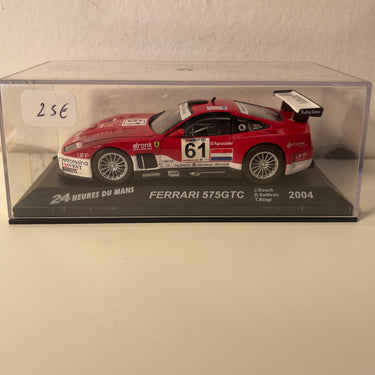 Rout-wäiss Ferrari 575GTC Nummer 61 (24 Stonne vu Le Mans 2004)
