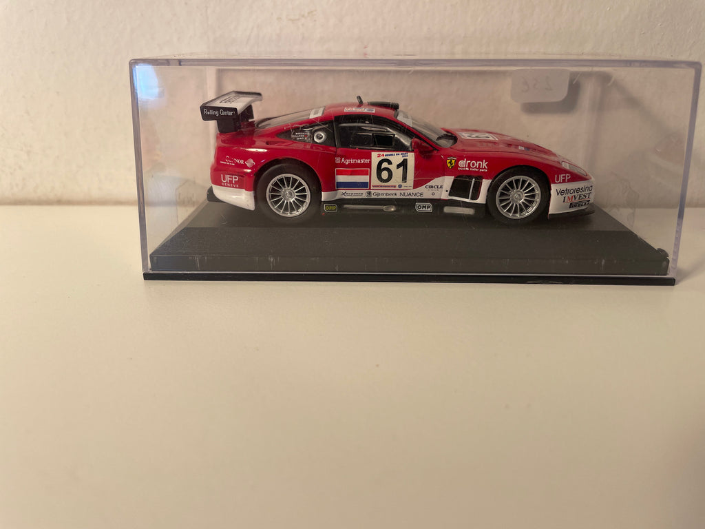 Ferrari 575GTC rojo y blanco número 61 (24 Horas de Le Mans 2004)