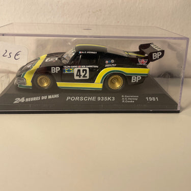 Schwarz, Gelb und grüner Porsche 935K3 Nummer 42 (24 Stunden von Le Mans im Jahr 1981)