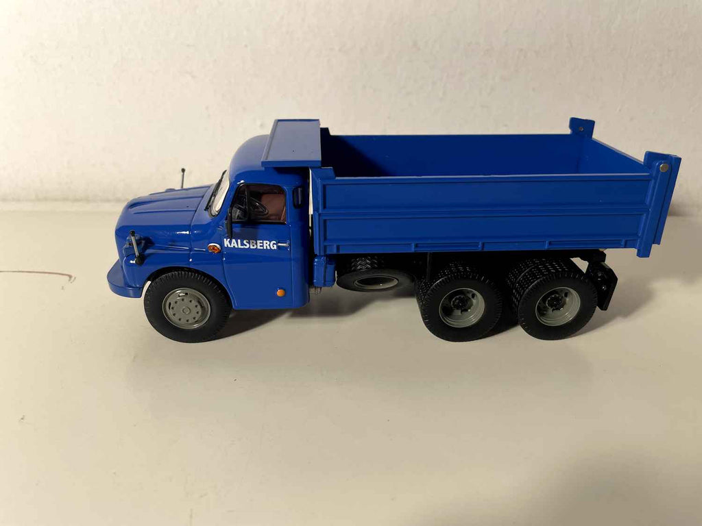 TARTRA 148 S 3 vrachtwagen uit 1969 - blauwe kiepwagen met KALSBERG opschrift