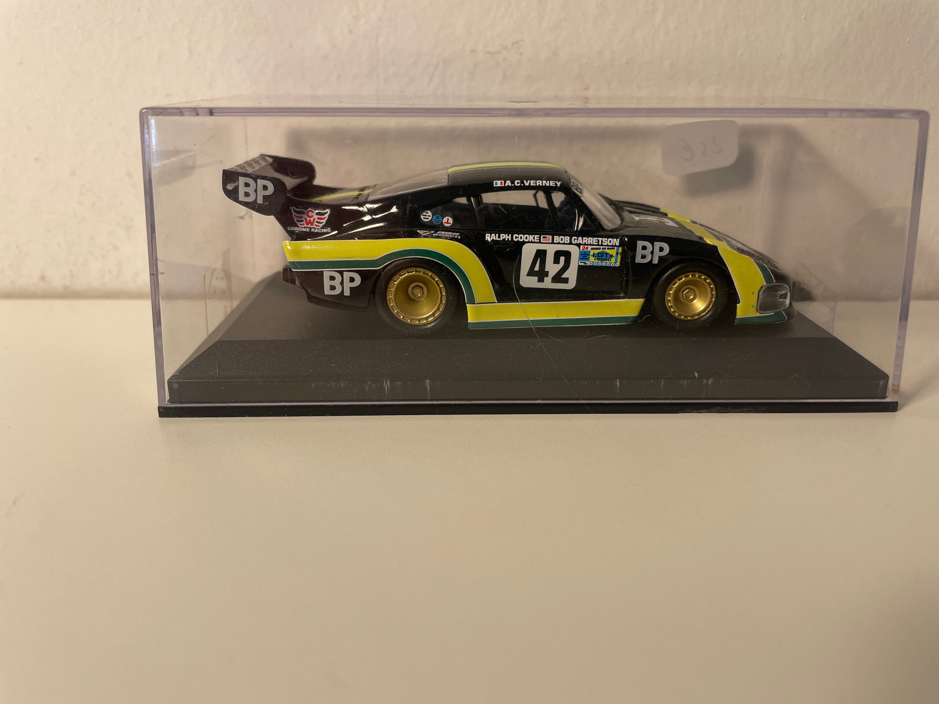 Porsche 935K3 noire, jaune et verte numéro 42 - 24 heures du Mans de 1981