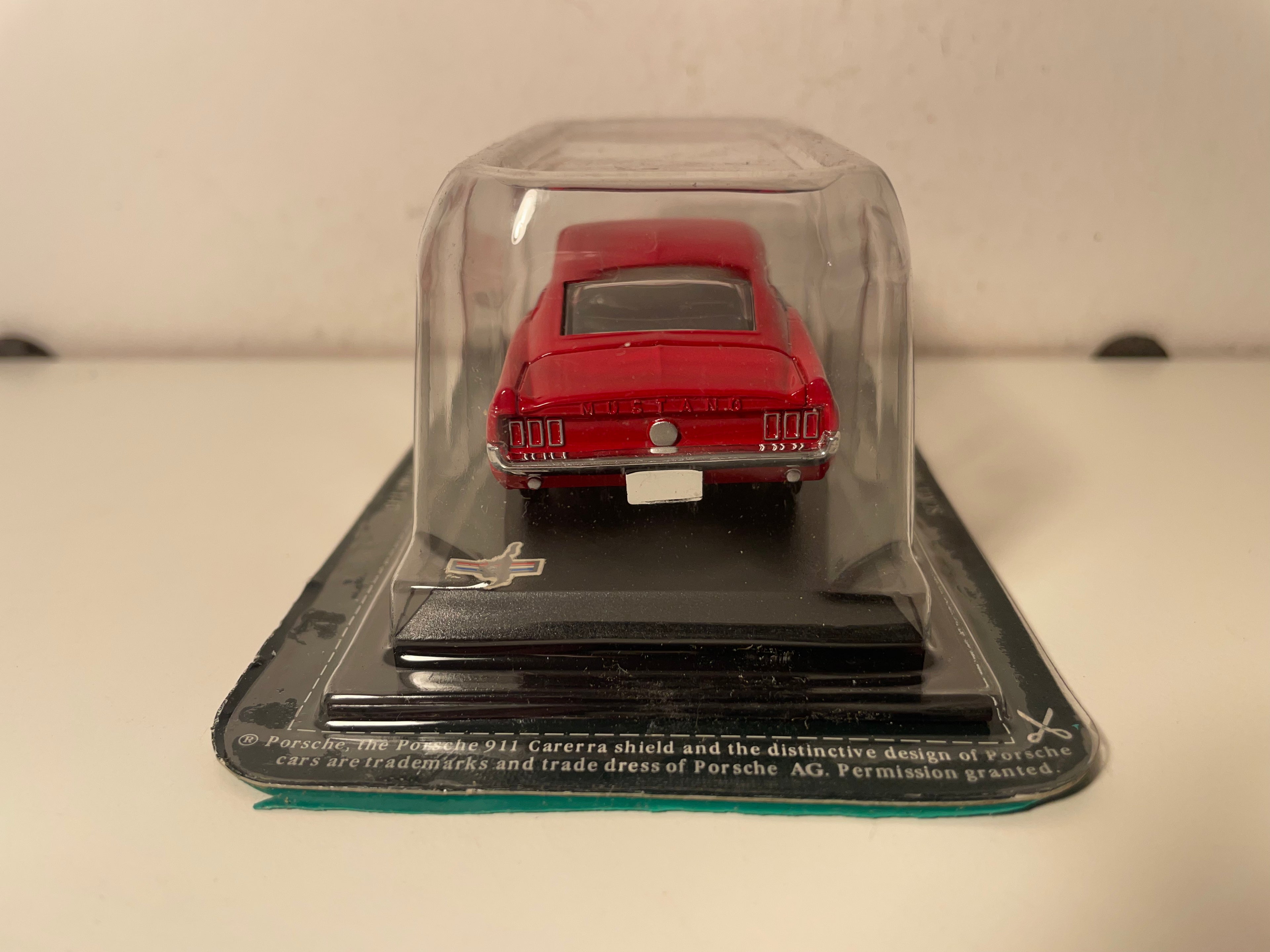 Ford Mustang rouge - Del Prado