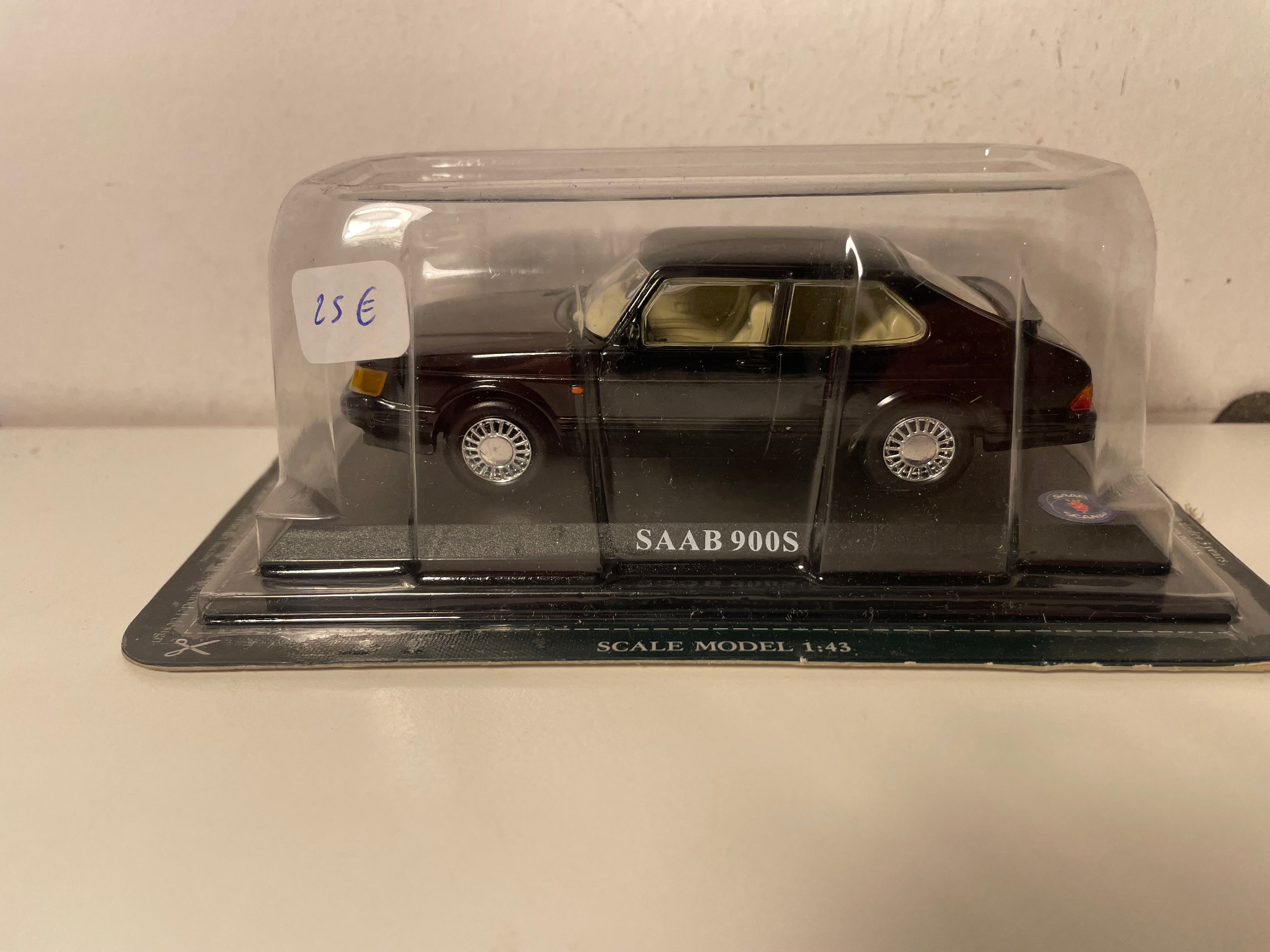 Saab 900S noire - Del Prado
