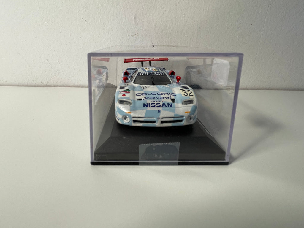 Nissan R390 GT1 azul número 32 (24 Horas de Le Mans de 1998)