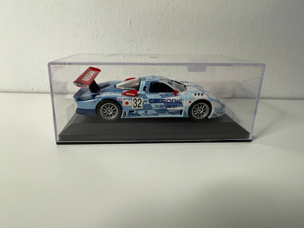 Nissan R390 GT1 azul número 32 (24 Horas de Le Mans de 1998)