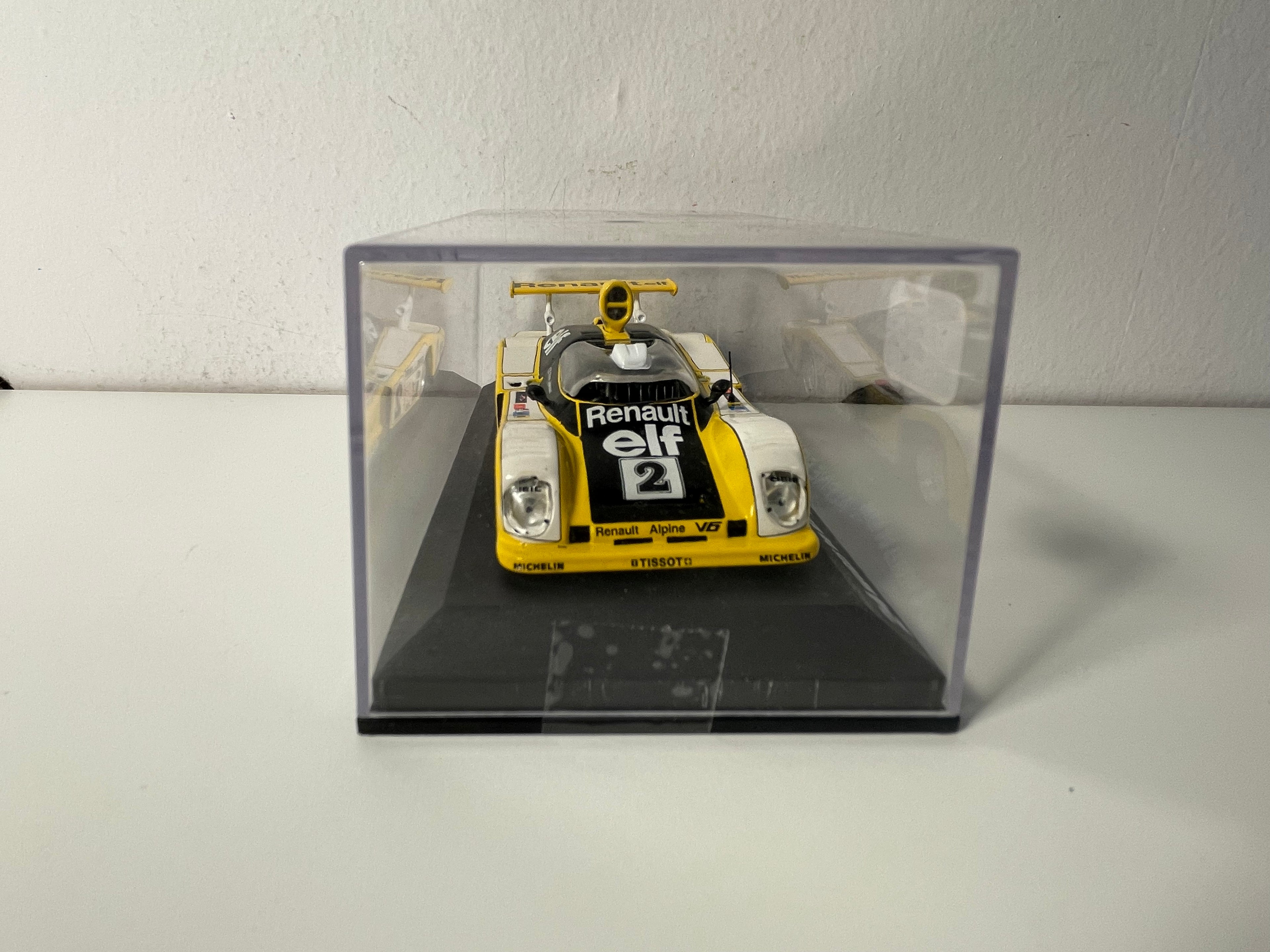 Żółty, biały i czarny Renault Alpine A442B numer 2 (24-godzinny wyścig Le Mans z 1978 r.)