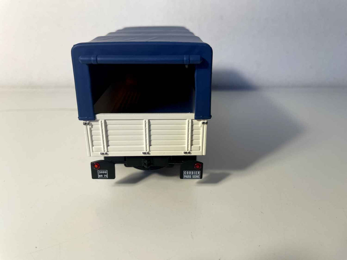 Camión de transporte de plataforma cubierta Panhard Movic R. Cordier