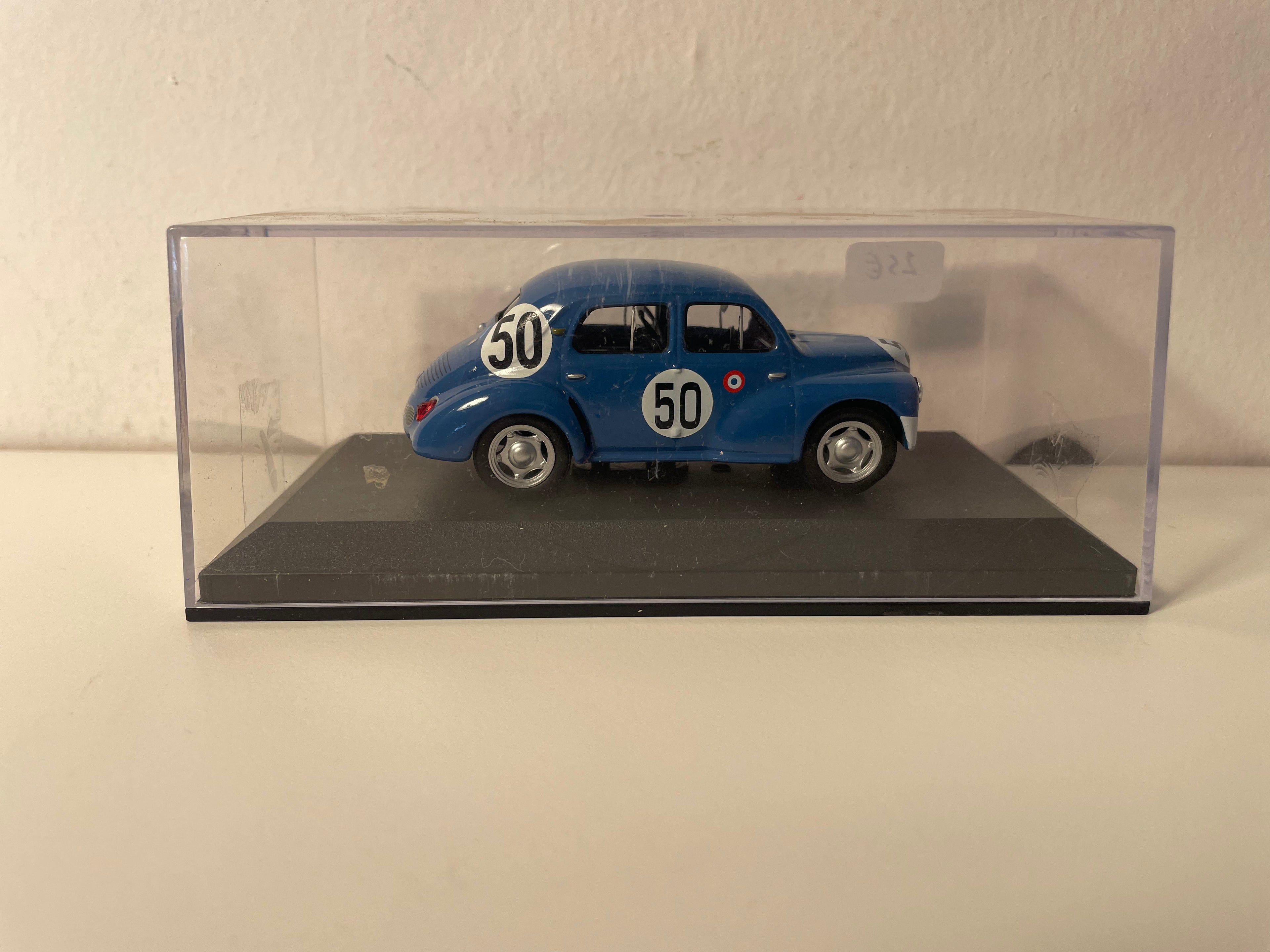 Renault 4 CV blaue Nummer 50 - 24 Stunden von Le Mans 1951