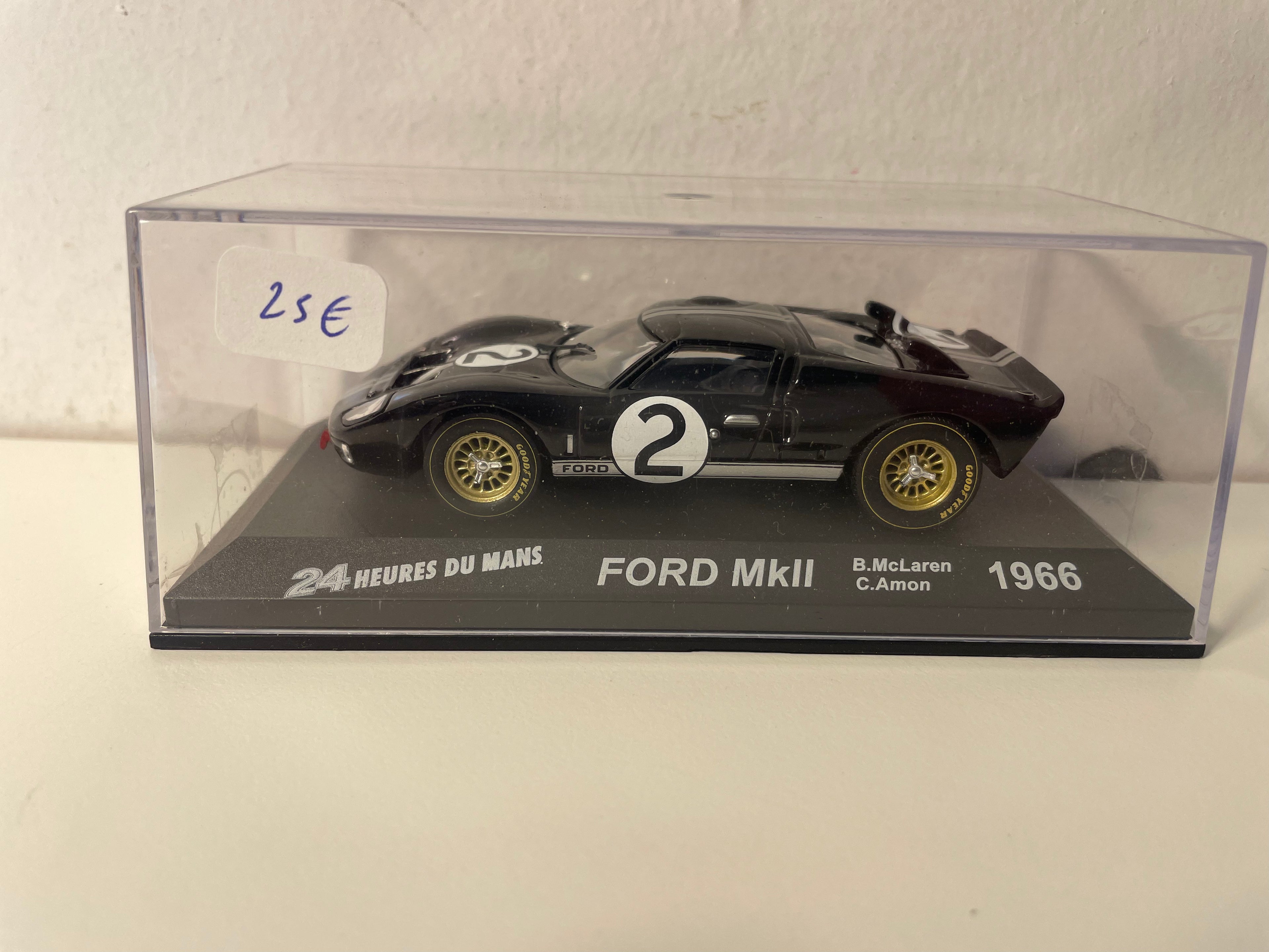 Czarny Ford MK2 numer 2 (24-godzinny wyścig Le Mans z 1966 r.)