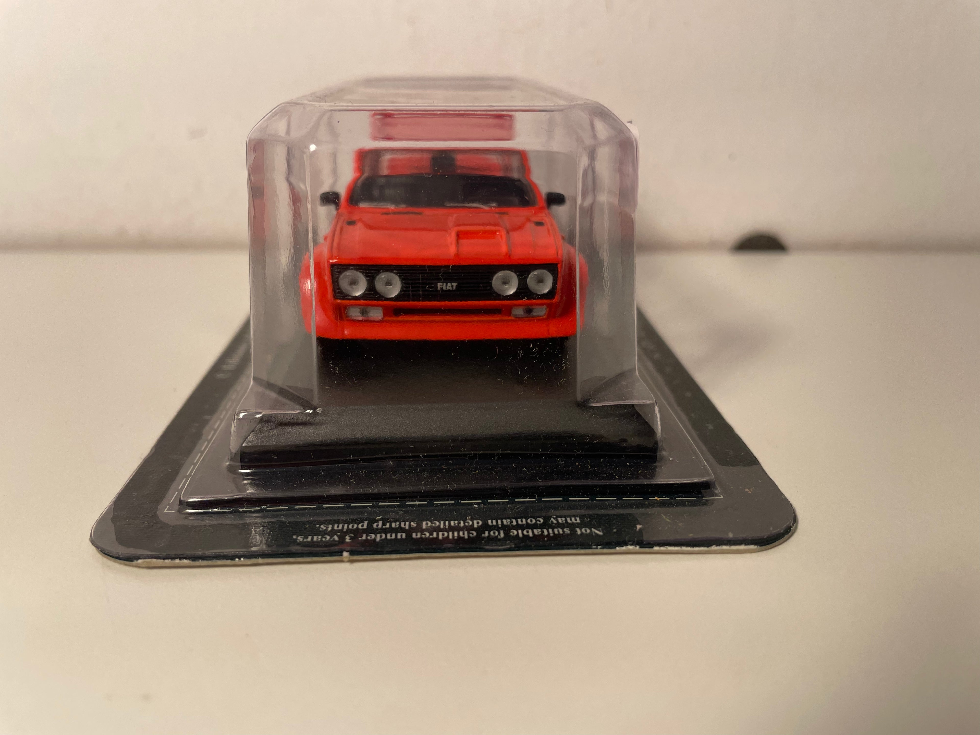 Fiat Abarth 131 rouge (tendance rouge orangé) - Del Prado
