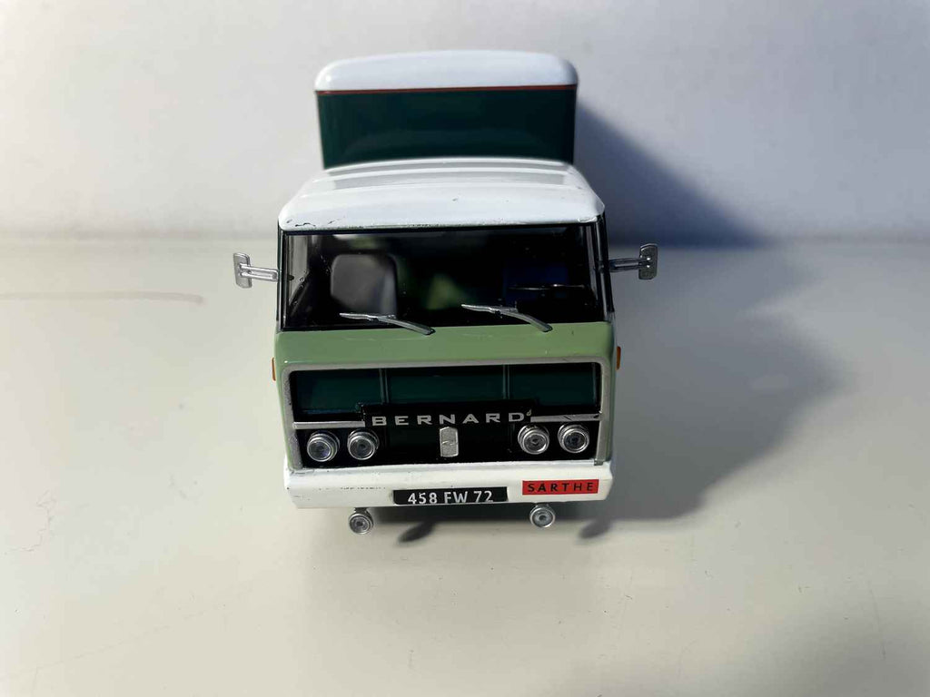 BERNARD 19 DA vrachtwagen uit 1961 ETOILE ROUTIERE (groene, witte en groene verhuiswagen)