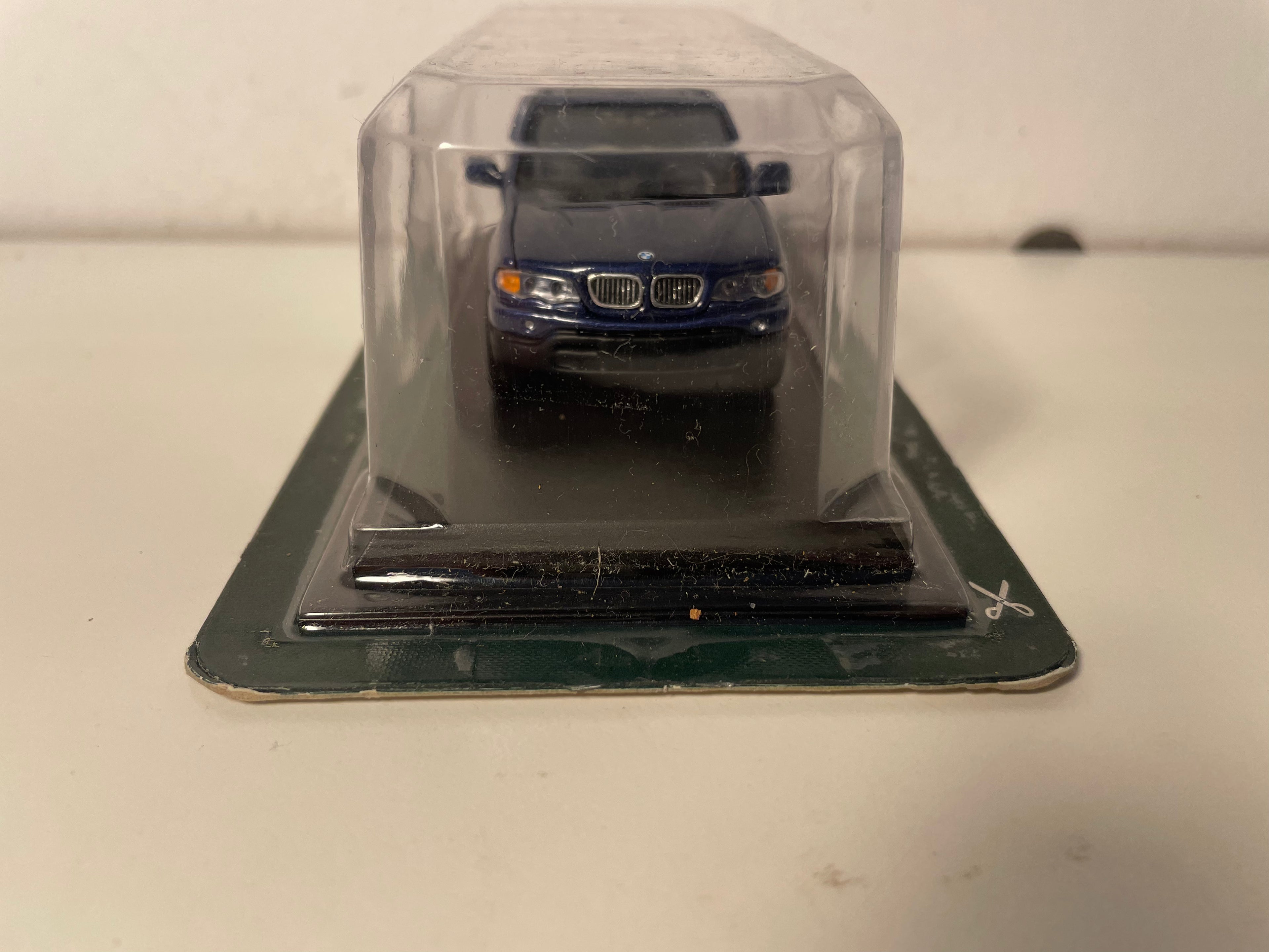BMW X5 bleue foncée - Del Prado