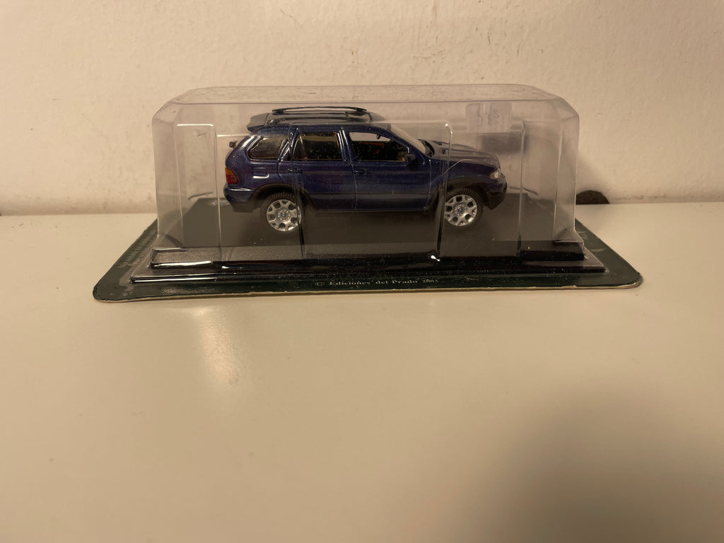 BMW X5 bleue foncée - Del Prado