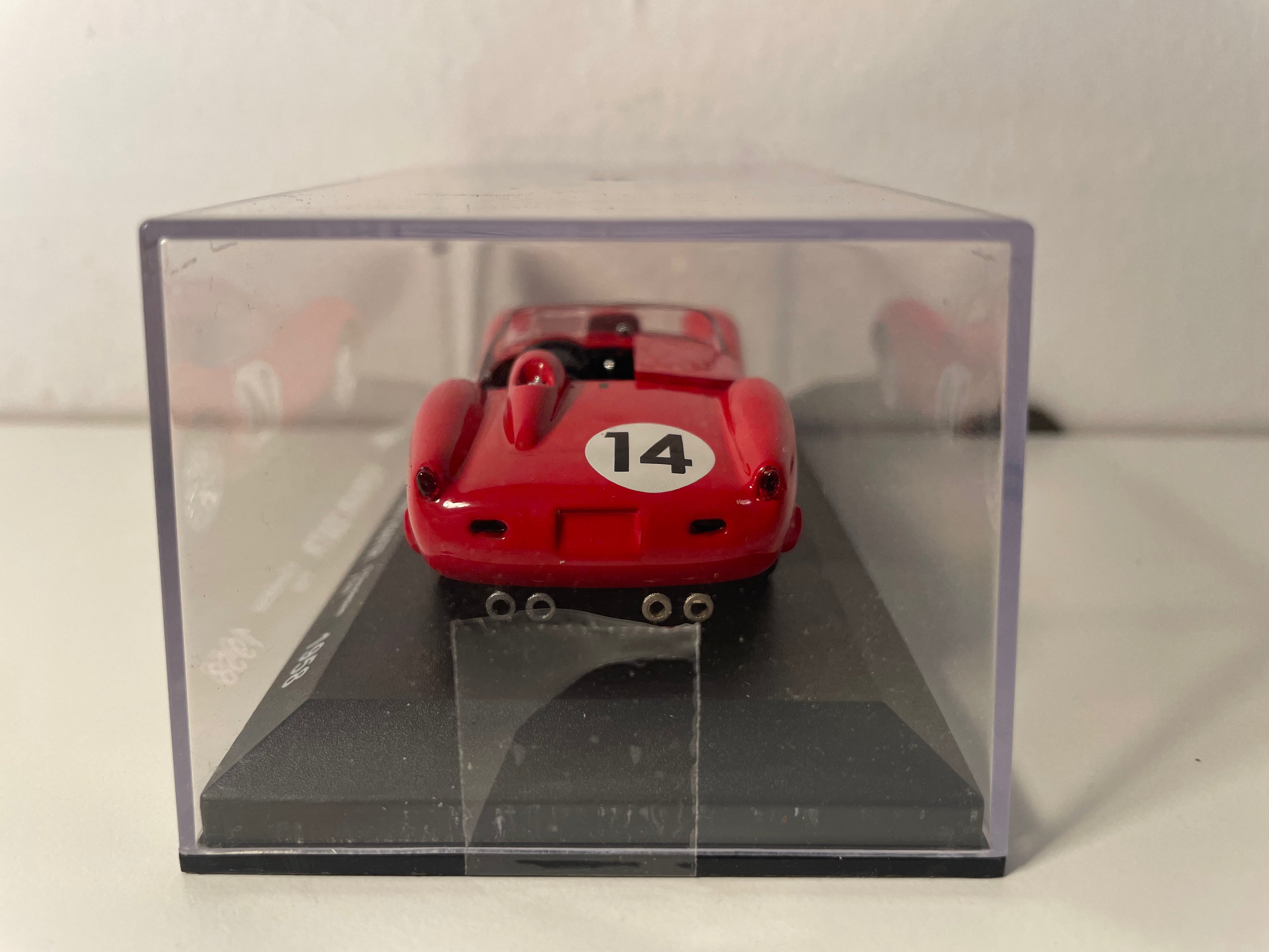 Czerwony Ferrari 250TR numer 14 (24-godzinny wyścig Le Mans z 1958 r.)