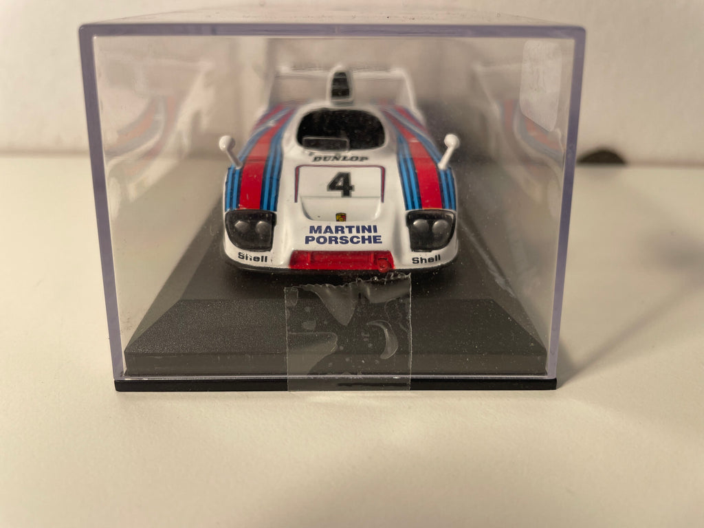 Porsche 936 blanche, bleue et rouge numéro 4 - 24 heures du Mans de 1977